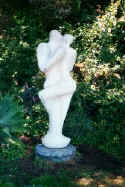 statue.jpg (37146 bytes)