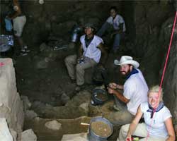 Excavations in Kelvin's Cave 2004