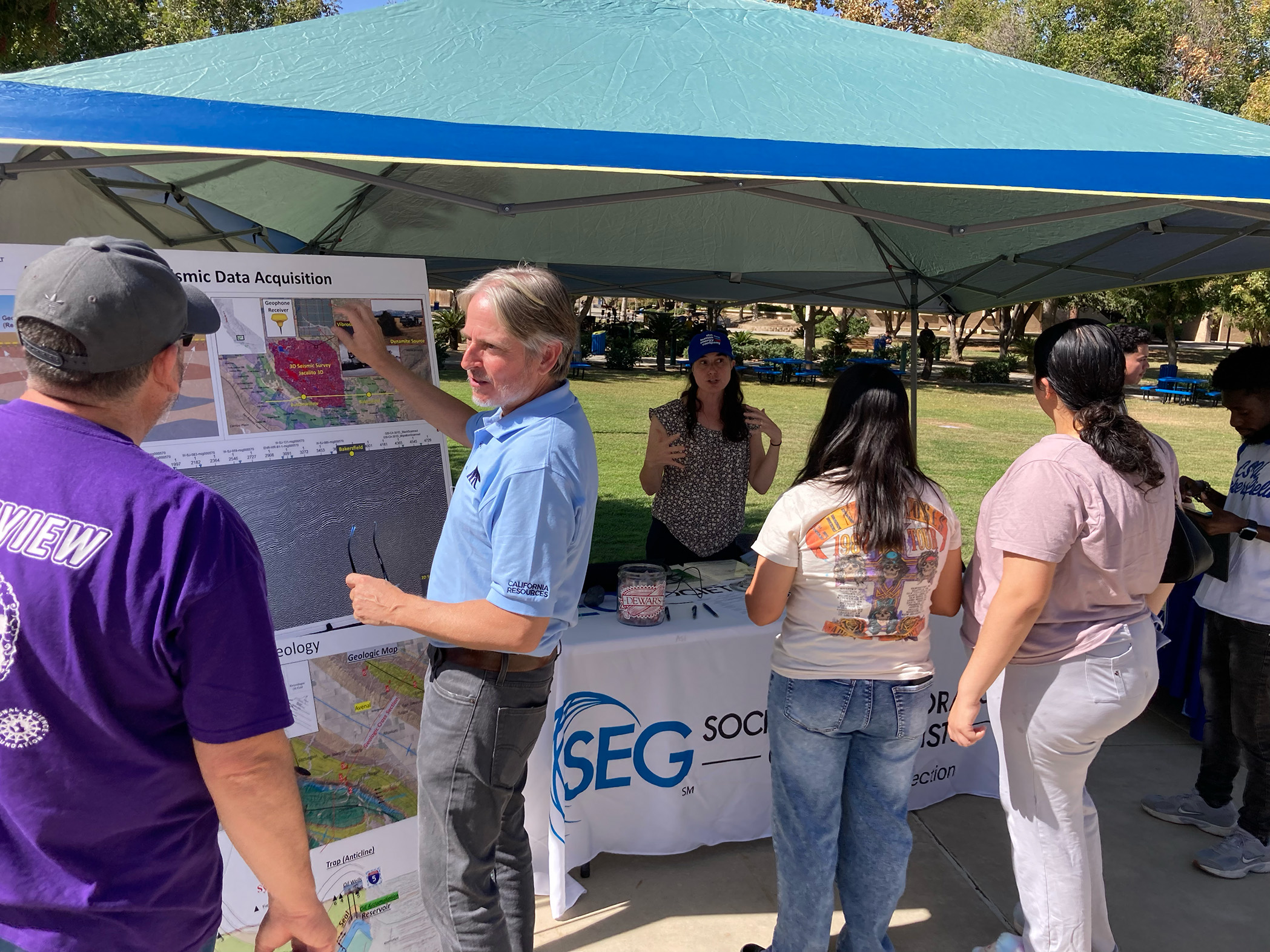 PCS-SEG members Chris Sine and Catherine Thacher talk to visiting students