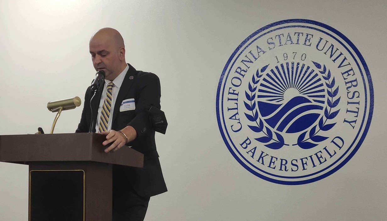 Dr. Calzada gives his Fulbright Reception speech to CSUB and Bakersfield colleagues